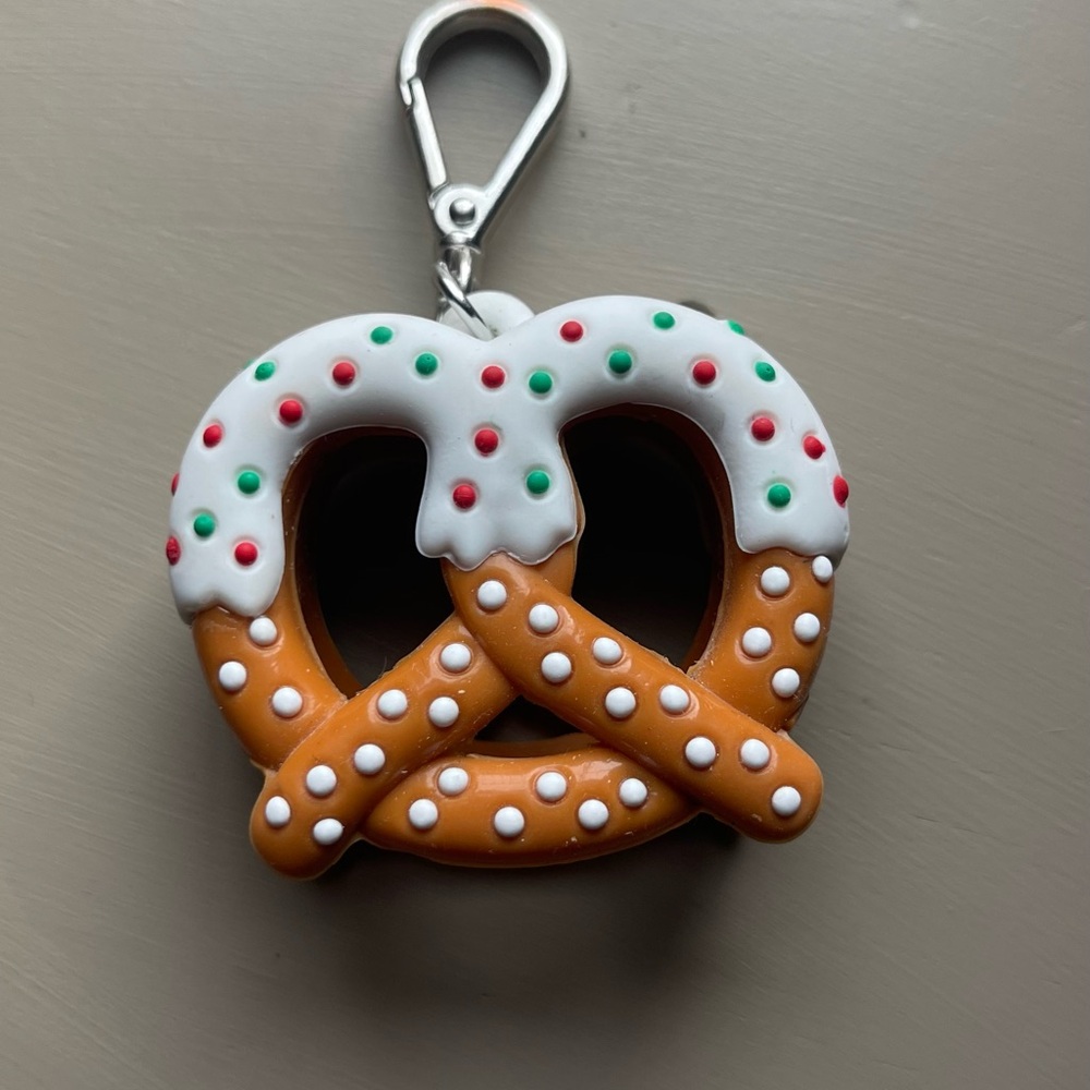Bath & Body Works Pretzel Keychain - Orange and White